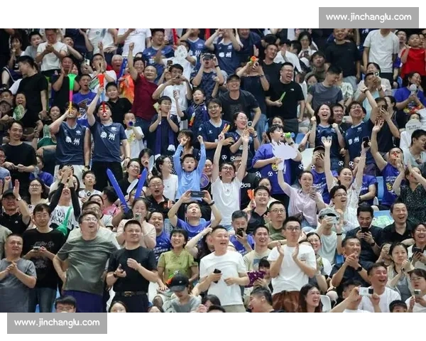 双周连赴苏超现场:幸运抢票的球迷狂欢实录 双周连赴苏超现场:幸运抢票的球迷狂欢实录