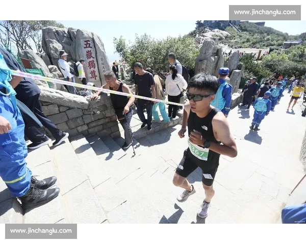 巅峰对决落幕!“好运山东” 2025 搏击公开赛在泰山见证新一代拳王诞生 巅峰对决落幕!“好运山东” 2025 搏击公开赛在泰山见证新一代拳王诞生