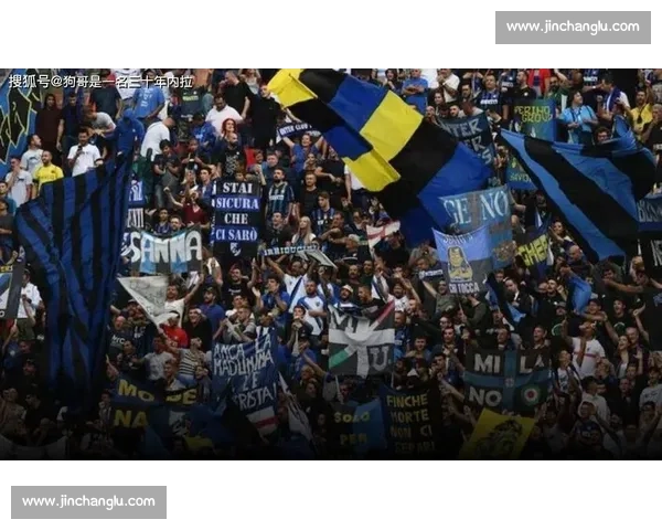 空门卧射偏出瞬间!看台视角下的遗憾与呐喊 空门卧射偏出瞬间!看台视角下的遗憾与呐喊