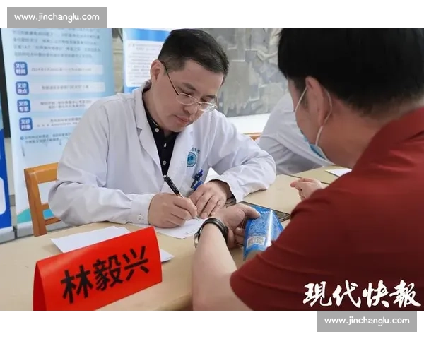 洪流中的脊梁:担当与温情铸就生命防线 洪流中的脊梁:担当与温情铸就生命防线