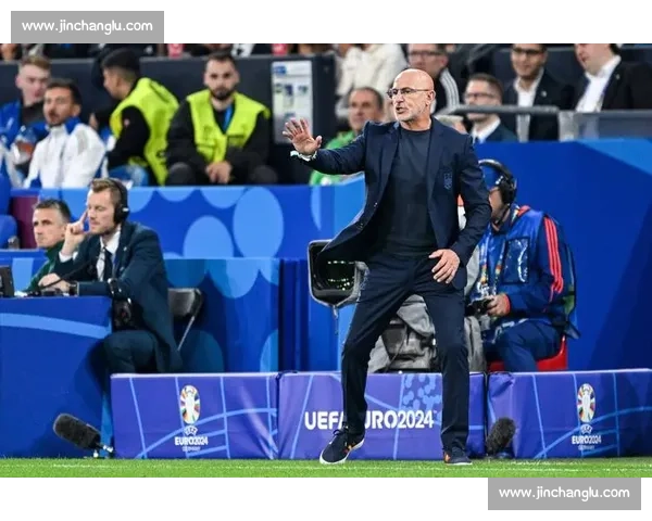 德拉富恩特力挺佩德里:理应入围金球,他是位置最佳 德拉富恩特力挺佩德里:理应入围金球,他是位置最佳